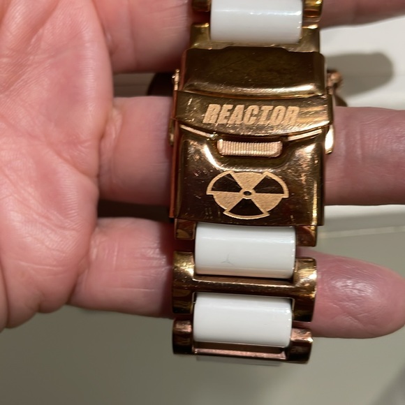 REACTOR WATCH - Picture 6 of 6